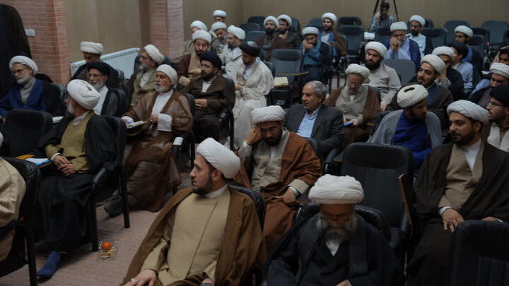 نشست  اساتید سطوح عالی حوزه ،پژوهشگران وفضلای عرصه علم فقه با حضرت آیت الله اراکی عضو محترم شورای عالی حوزه علمیه