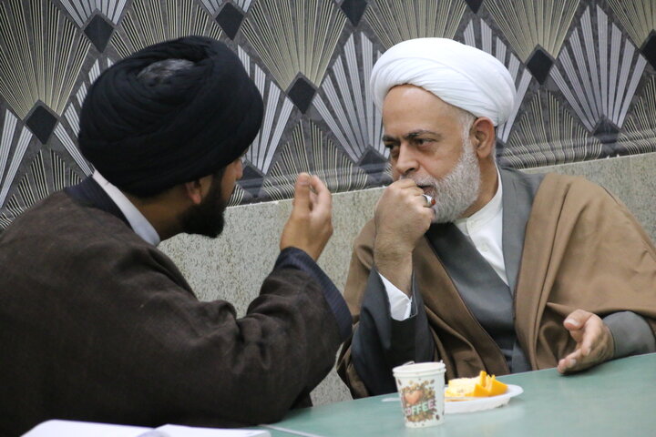 تصاویری از برگزاری جلسه اختتامیه اجلاسیه مدیران حوزه علمیه استان کرمان در کرمان.