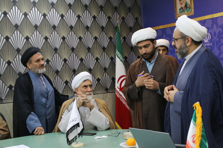 تصاویری از برگزاری جلسه اختتامیه اجلاسیه مدیران حوزه علمیه استان کرمان در کرمان.