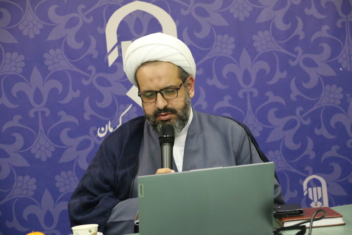 تصاویری از برگزاری جلسه اختتامیه اجلاسیه مدیران حوزه علمیه استان کرمان در کرمان.