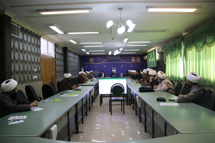 تصاویری از برگزاری جلسه اختتامیه اجلاسیه مدیران حوزه علمیه استان کرمان در کرمان.