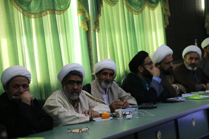 تصاویری از برگزاری جلسه اختتامیه اجلاسیه مدیران حوزه علمیه استان کرمان در کرمان.