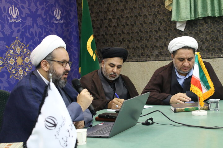 تصاویری از برگزاری جلسه اختتامیه اجلاسیه مدیران حوزه علمیه استان کرمان در کرمان.