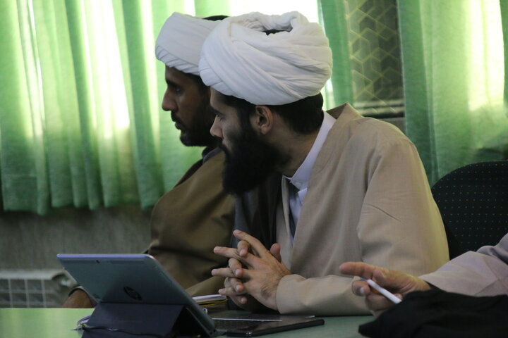 تصاویری از برگزاری جلسه اختتامیه اجلاسیه مدیران حوزه علمیه استان کرمان در کرمان.