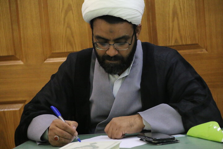 تصاویری از برگزاری جلسه اختتامیه اجلاسیه مدیران حوزه علمیه استان کرمان در کرمان.