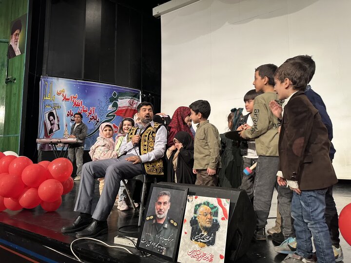 تصاویر/ جشن انقلاب اسلامی در مسجد ولیعصر(عج)