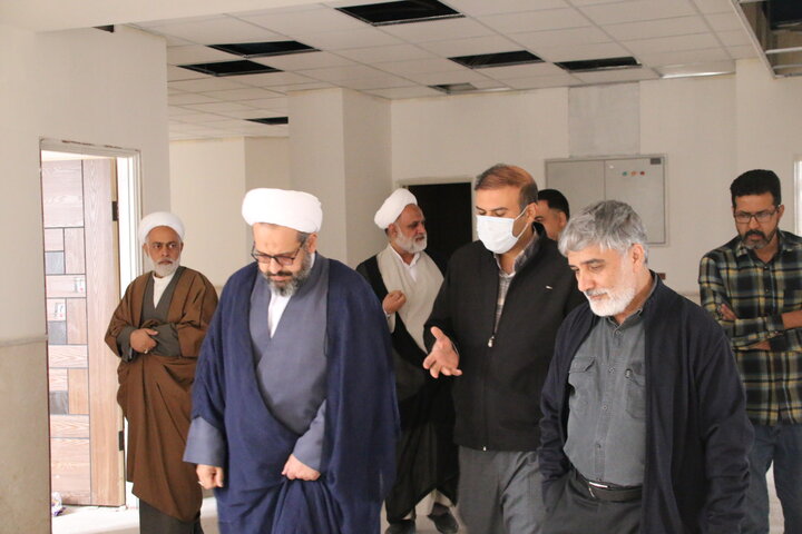 بازدید مجید دوستعلی نماینده کرمان در مجلس شورای اسلامی از پروژه در حال ساخت مدرسه علمیه امام صادق(ع) با حضور مدیر و معاونان حوزه علمیه استان کرمان.