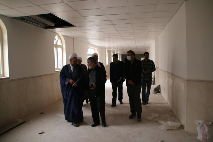 بازدید مجید دوستعلی نماینده کرمان در مجلس شورای اسلامی از پروژه در حال ساخت مدرسه علمیه امام صادق(ع) با حضور مدیر و معاونان حوزه علمیه استان کرمان.