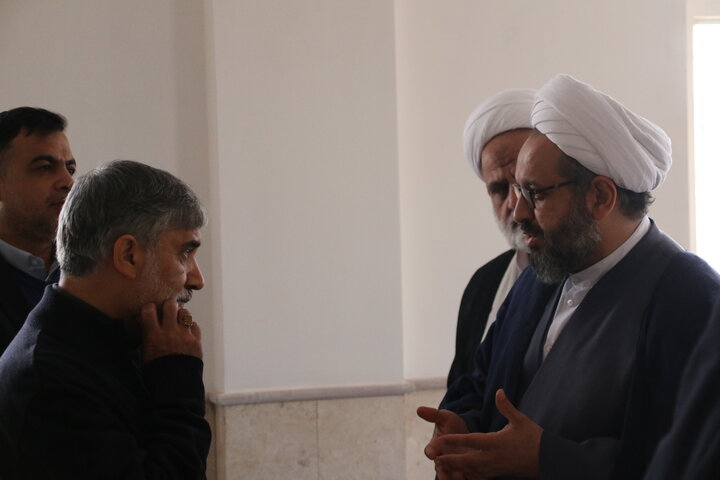 بازدید مجید دوستعلی نماینده کرمان در مجلس شورای اسلامی از پروژه در حال ساخت مدرسه علمیه امام صادق(ع) با حضور مدیر و معاونان حوزه علمیه استان کرمان.