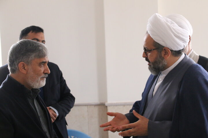 بازدید مجید دوستعلی نماینده کرمان در مجلس شورای اسلامی از پروژه در حال ساخت مدرسه علمیه امام صادق(ع) با حضور مدیر و معاونان حوزه علمیه استان کرمان.