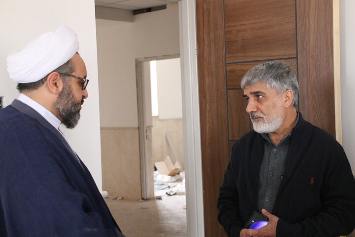 بازدید مجید دوستعلی نماینده کرمان در مجلس شورای اسلامی از پروژه در حال ساخت مدرسه علمیه امام صادق(ع) با حضور مدیر و معاونان حوزه علمیه استان کرمان.
