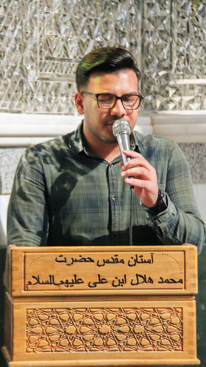 تصاویر/غبار روبی و عطر افشانی مضجع شریف حرم مطهر حضرت محمد هلال بن علی