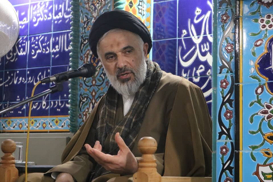 انقلاب اسلامی ایران معادلات جهانی را تغییر و مسیر تمدن اسلامی را رقم زد