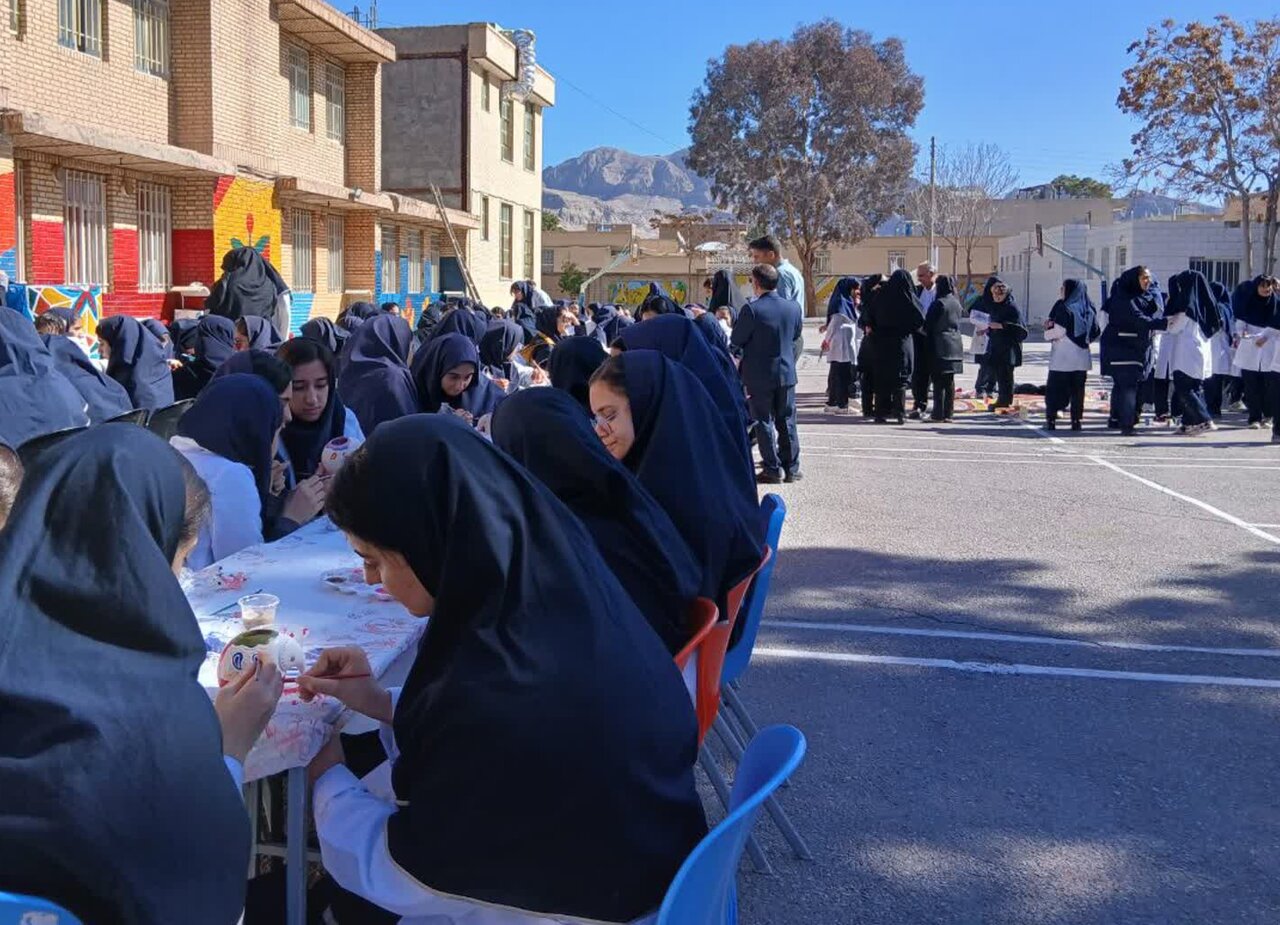 هنرستان گیسو در ایام الله دهه فجر با خلاقیت دانش‌آموزان جان گرفت