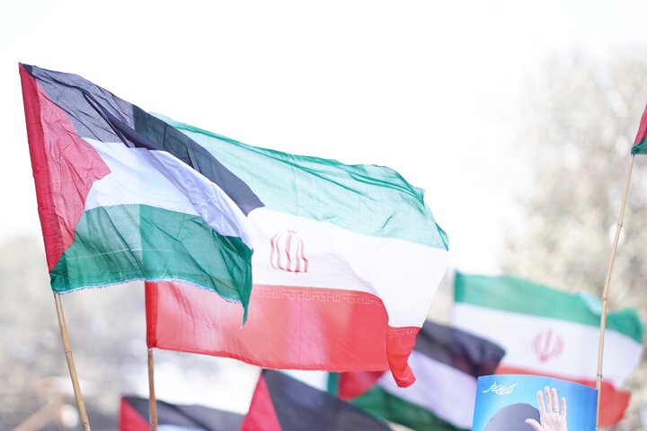 ایران کے ساتھ اظہارِ یکجہتی، امریکہ و اسرائیل کے خلاف کراچی میں احتجاجی مظاہرہ