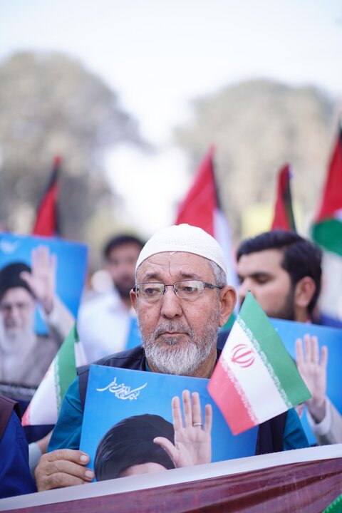 ایران کے ساتھ اظہارِ یکجہتی، امریکہ و اسرائیل کے خلاف کراچی میں احتجاجی مظاہرہ