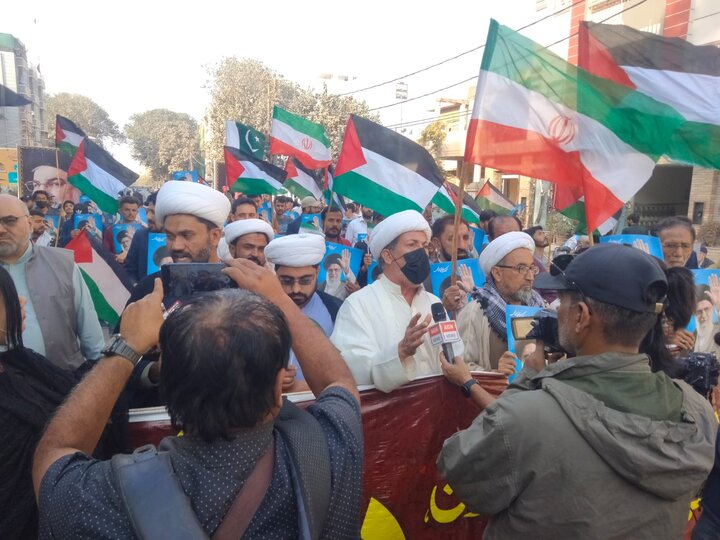 ایران کے ساتھ اظہارِ یکجہتی، امریکہ و اسرائیل کے خلاف کراچی میں احتجاجی مظاہرہ