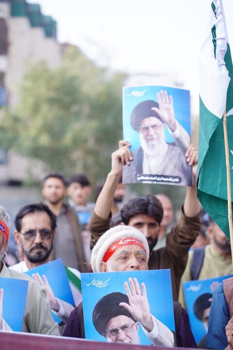 ایران کے ساتھ اظہارِ یکجہتی، امریکہ و اسرائیل کے خلاف کراچی میں احتجاجی مظاہرہ