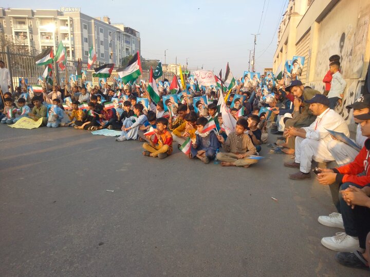 ایران کے ساتھ اظہارِ یکجہتی، امریکہ و اسرائیل کے خلاف کراچی میں احتجاجی مظاہرہ