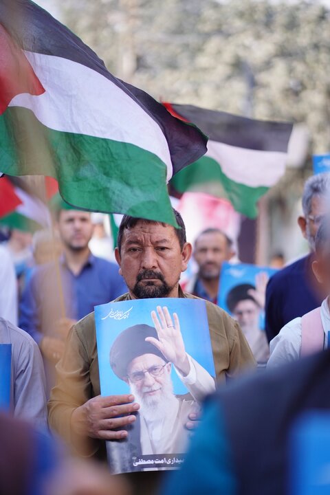 ایران کے ساتھ اظہارِ یکجہتی، امریکہ و اسرائیل کے خلاف کراچی میں احتجاجی مظاہرہ