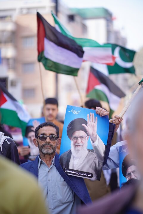 ایران کے ساتھ اظہارِ یکجہتی، امریکہ و اسرائیل کے خلاف کراچی میں احتجاجی مظاہرہ