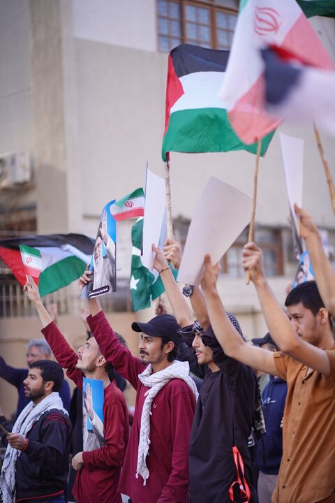 ایران کے ساتھ اظہارِ یکجہتی، امریکہ و اسرائیل کے خلاف کراچی میں احتجاجی مظاہرہ