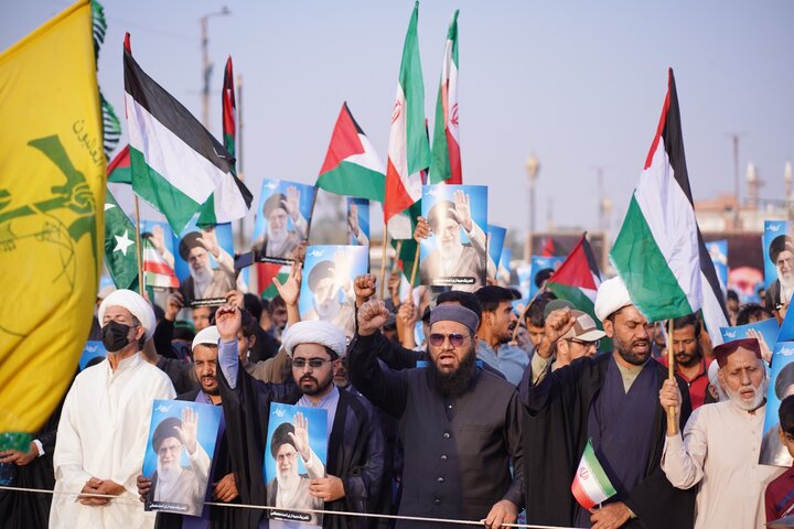 ایران کے ساتھ اظہارِ یکجہتی، امریکہ و اسرائیل کے خلاف کراچی میں احتجاجی مظاہرہ