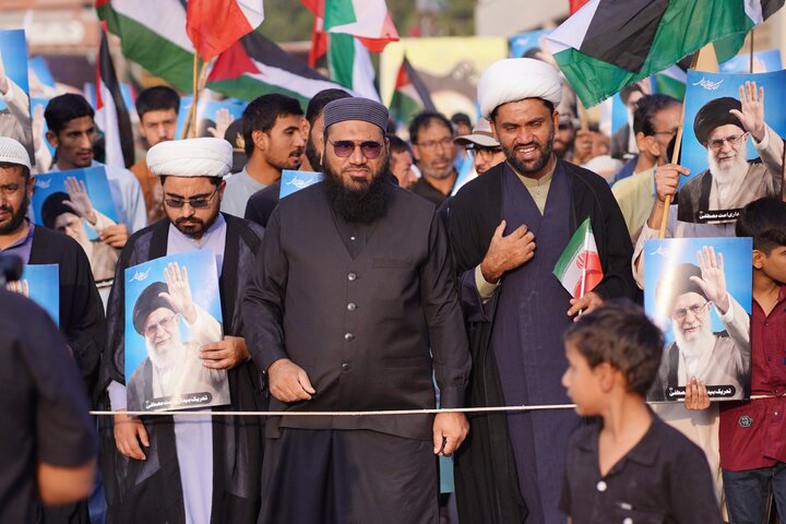 ایران کے ساتھ اظہارِ یکجہتی، امریکہ و اسرائیل کے خلاف کراچی میں احتجاجی مظاہرہ