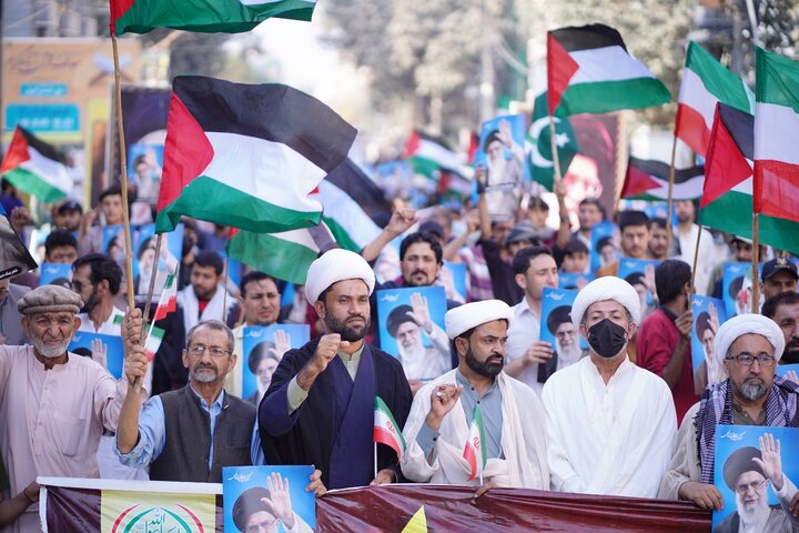 ایران کے ساتھ اظہارِ یکجہتی، امریکہ و اسرائیل کے خلاف کراچی میں احتجاجی مظاہرہ