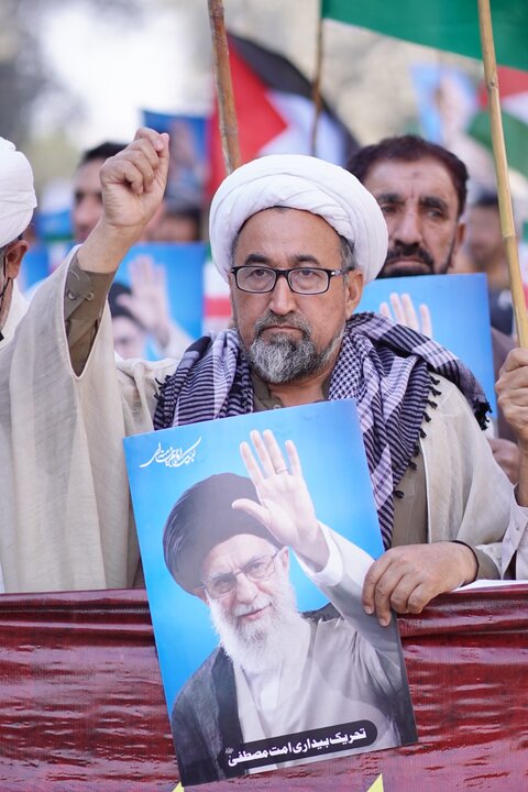 ایران کے ساتھ اظہارِ یکجہتی، امریکہ و اسرائیل کے خلاف کراچی میں احتجاجی مظاہرہ