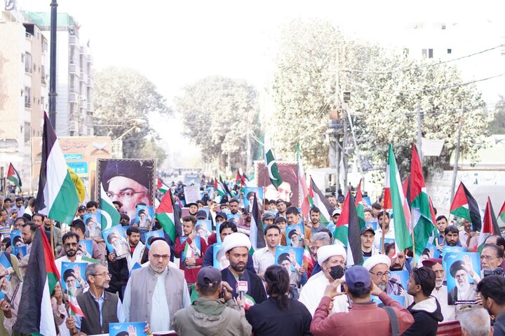 ایران کے ساتھ اظہارِ یکجہتی، امریکہ و اسرائیل کے خلاف کراچی میں احتجاجی مظاہرہ