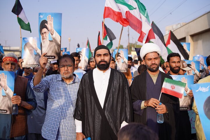 ایران کے ساتھ اظہارِ یکجہتی، امریکہ و اسرائیل کے خلاف کراچی میں احتجاجی مظاہرہ