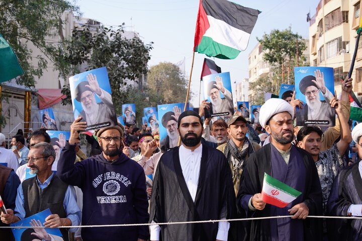 ایران کے ساتھ اظہارِ یکجہتی، امریکہ و اسرائیل کے خلاف کراچی میں احتجاجی مظاہرہ