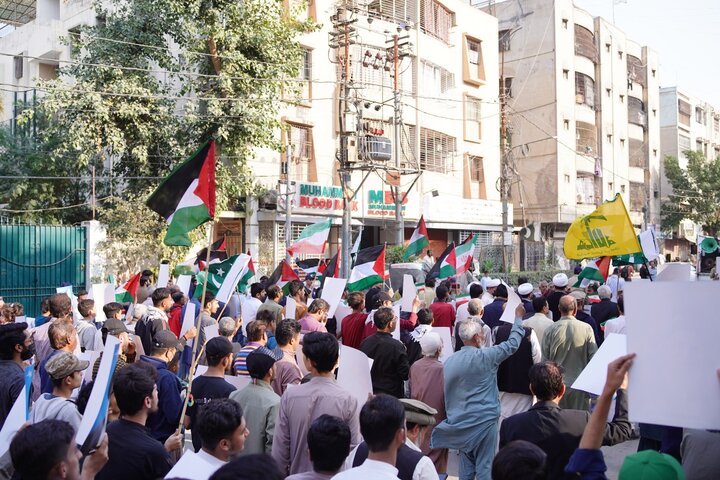 ایران کے ساتھ اظہارِ یکجہتی، امریکہ و اسرائیل کے خلاف کراچی میں احتجاجی مظاہرہ
