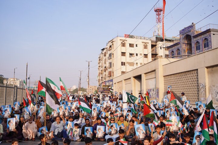 ایران کے ساتھ اظہارِ یکجہتی، امریکہ و اسرائیل کے خلاف کراچی میں احتجاجی مظاہرہ
