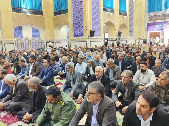 تصاویر/ اقامه نمازجمعه شهر بم