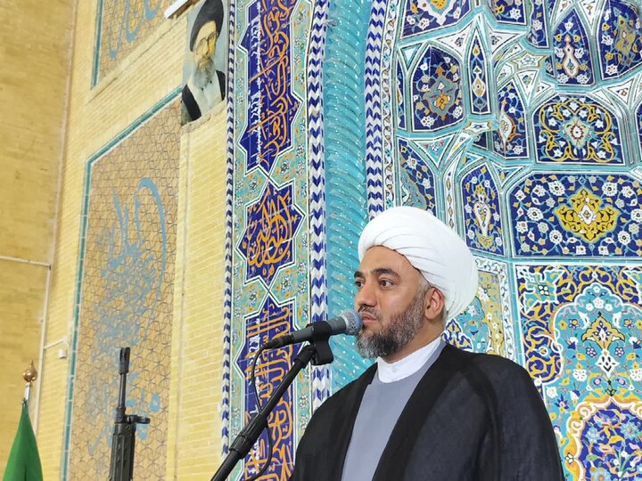 تصاویر/ اقامه نمازجمعه شهر بم