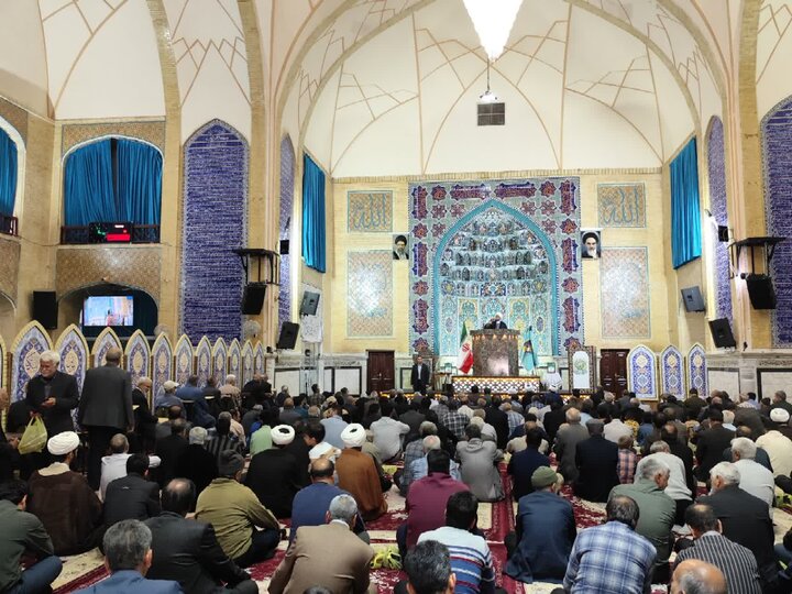 تصاویر/ اقامه نمازجمعه شهر بم