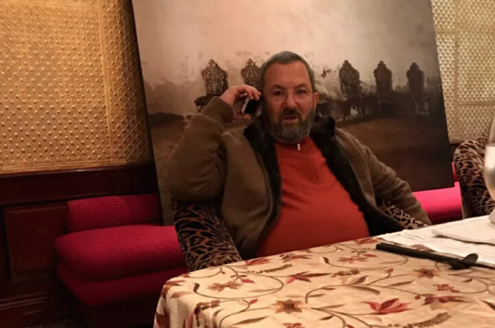 تحت ضغط الانتقادات.. إيهود باراك يعترف بعلاقته مع إبستين ويعبر عن الندم