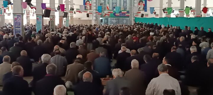 تصاویر/اقامه نماز عبادی سیاسی جمعه در ساوه