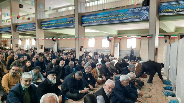 تصاویر/اقامه نماز عبادی سیاسی جمعه در خمین