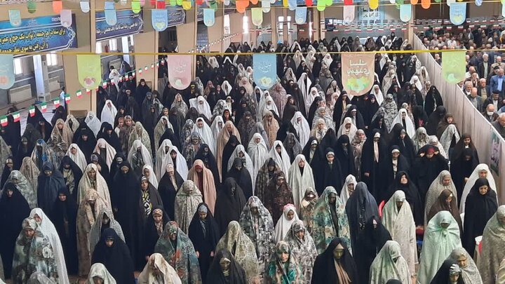 تصاویر/اقامه نماز عبادی سیاسی جمعه در خمین