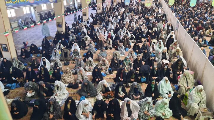 تصاویر/اقامه نماز عبادی سیاسی جمعه در خمین