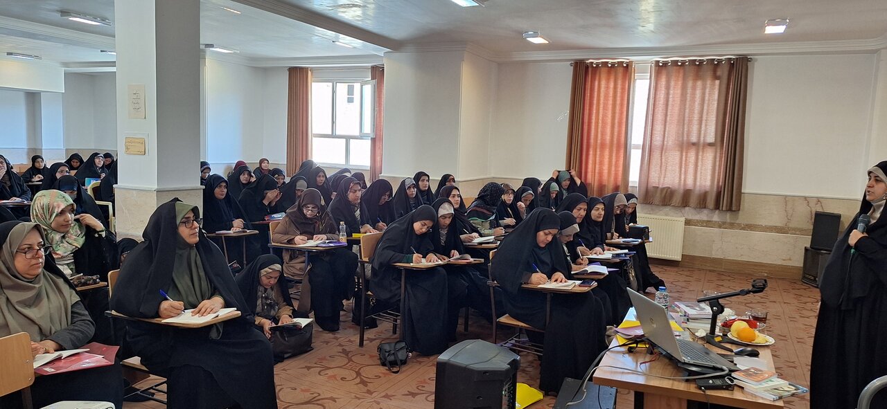 برگزاری دوره توانمندسازی عفاف حجاب در یاسوج برگزار شد