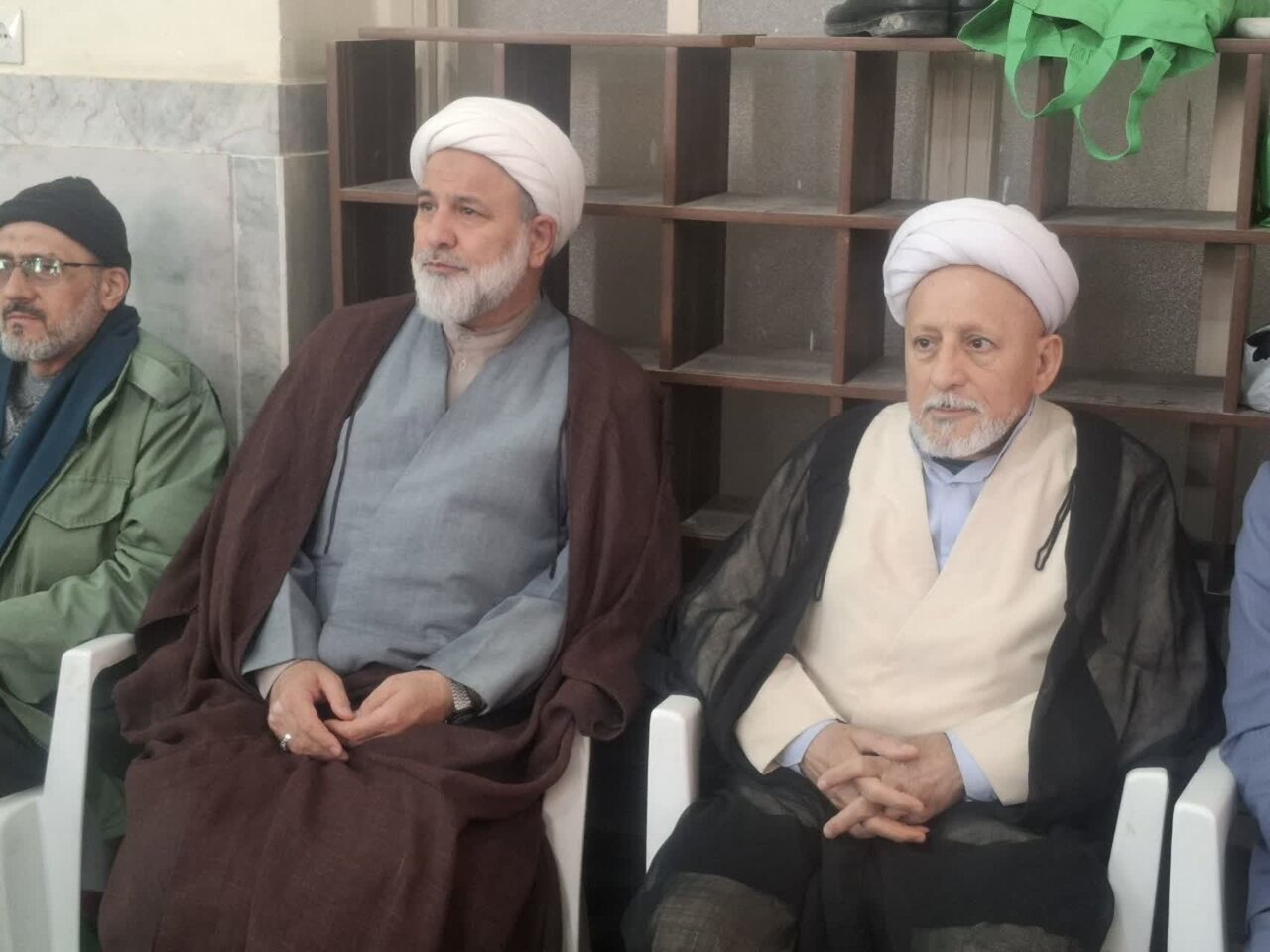 مرحوم آیت الله مناقب در یک روز هفت درس حوزه را تدریس می کرد