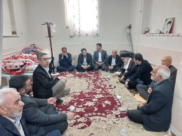 دیدار امام جمعه بادرود با مادر شهید جعفری، داودی نژاد و همسر شهید باقری