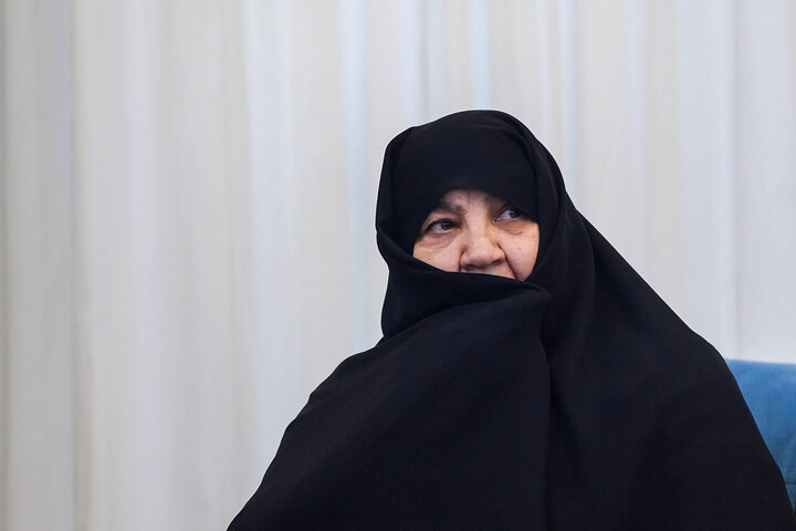 تصاویر/ حضور دکتر قالیباف در منزل شهید فرج‌الله شوشتری