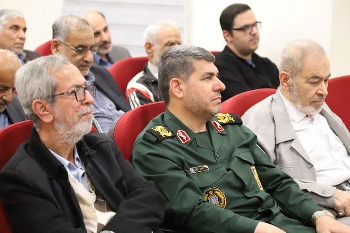 تجلیل از پنج دهه مجاهدت حاج عبدالله فاتحی و رونمایی از «تمنّادار» در بوشهر