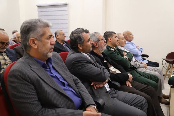 تجلیل از پنج دهه مجاهدت حاج عبدالله فاتحی و رونمایی از «تمنّادار» در بوشهر