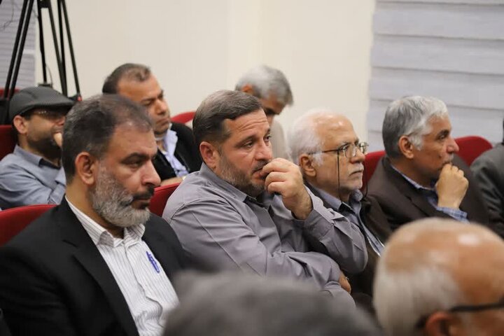 تجلیل از پنج دهه مجاهدت حاج عبدالله فاتحی و رونمایی از «تمنّادار» در بوشهر